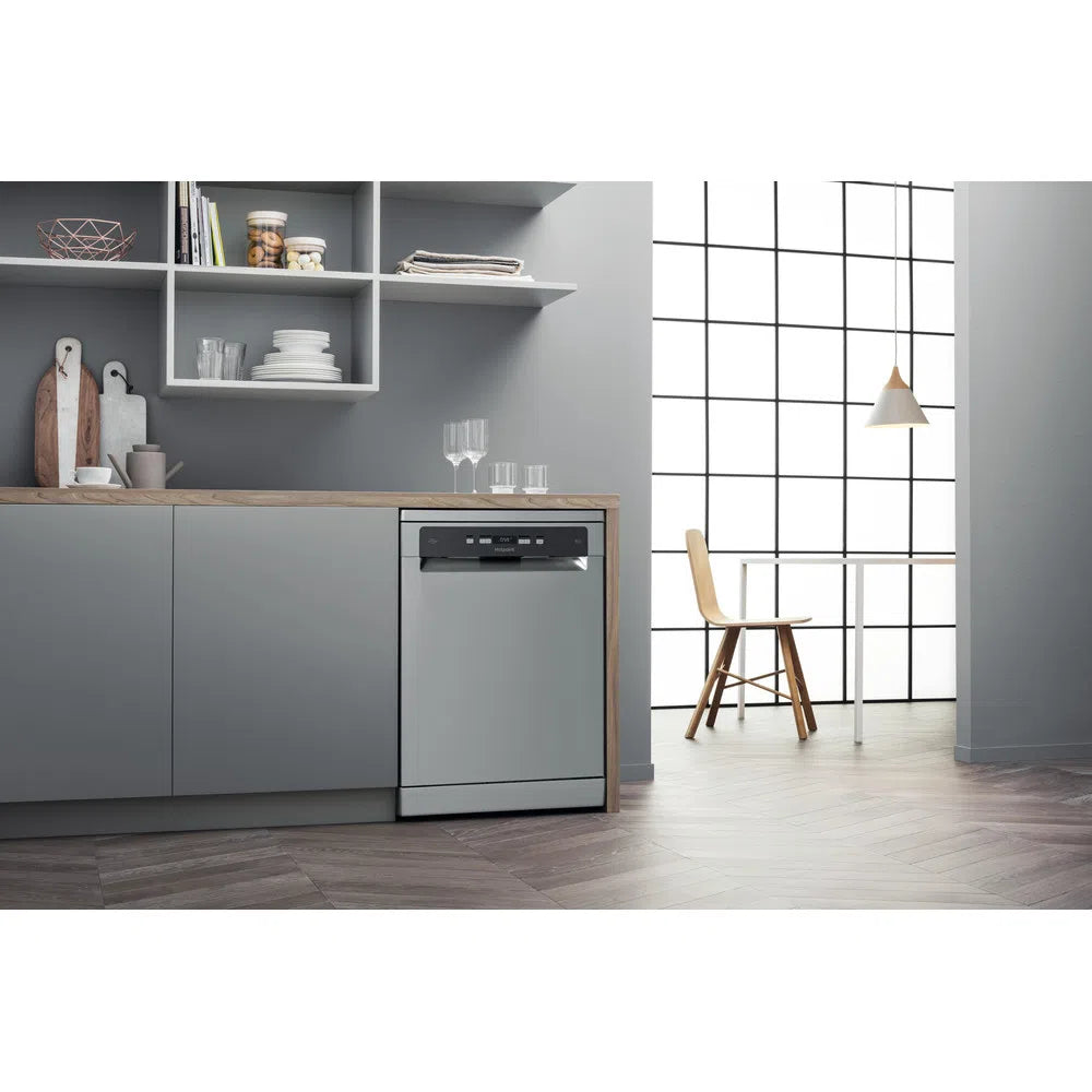 Hotpoint HFC3C26WCXUKN Full Size Dishwasher 14 Place Settings