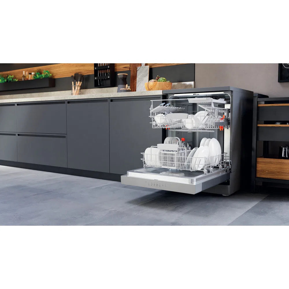 Hotpoint HFC3C26WCXUKN Full Size Dishwasher 14 Place Settings