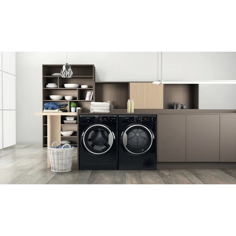 Hotpoint NTM1192BSKUK 9kg Heat Pump Tumble Dryer Black