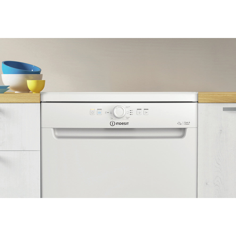 Indesit D2FHK26 Full Size Dishwasher with 14 Place Setting White