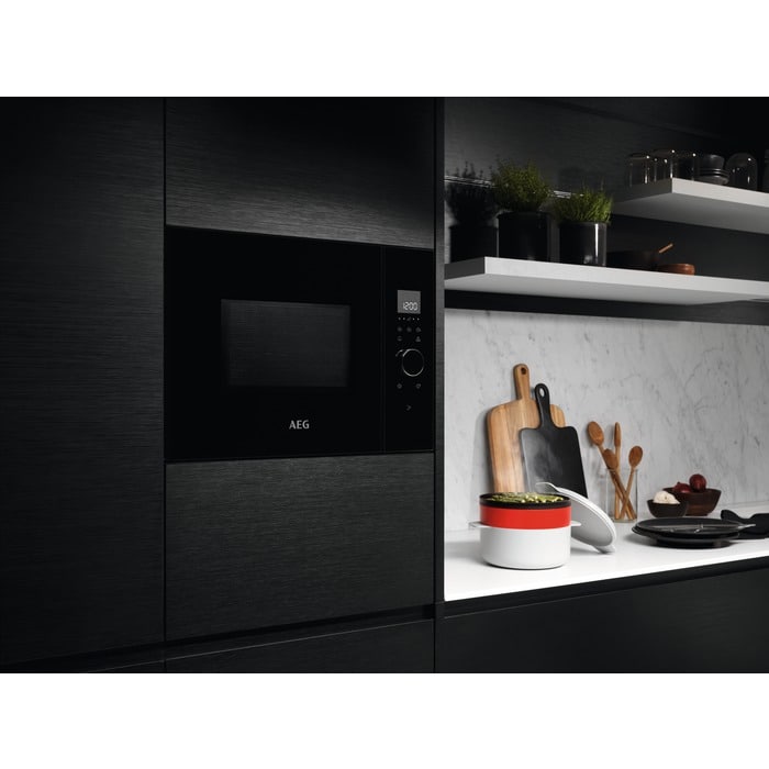 AEG MBE2658SEB 60cm Series 8000 Built In Microwave 900W 26L Black