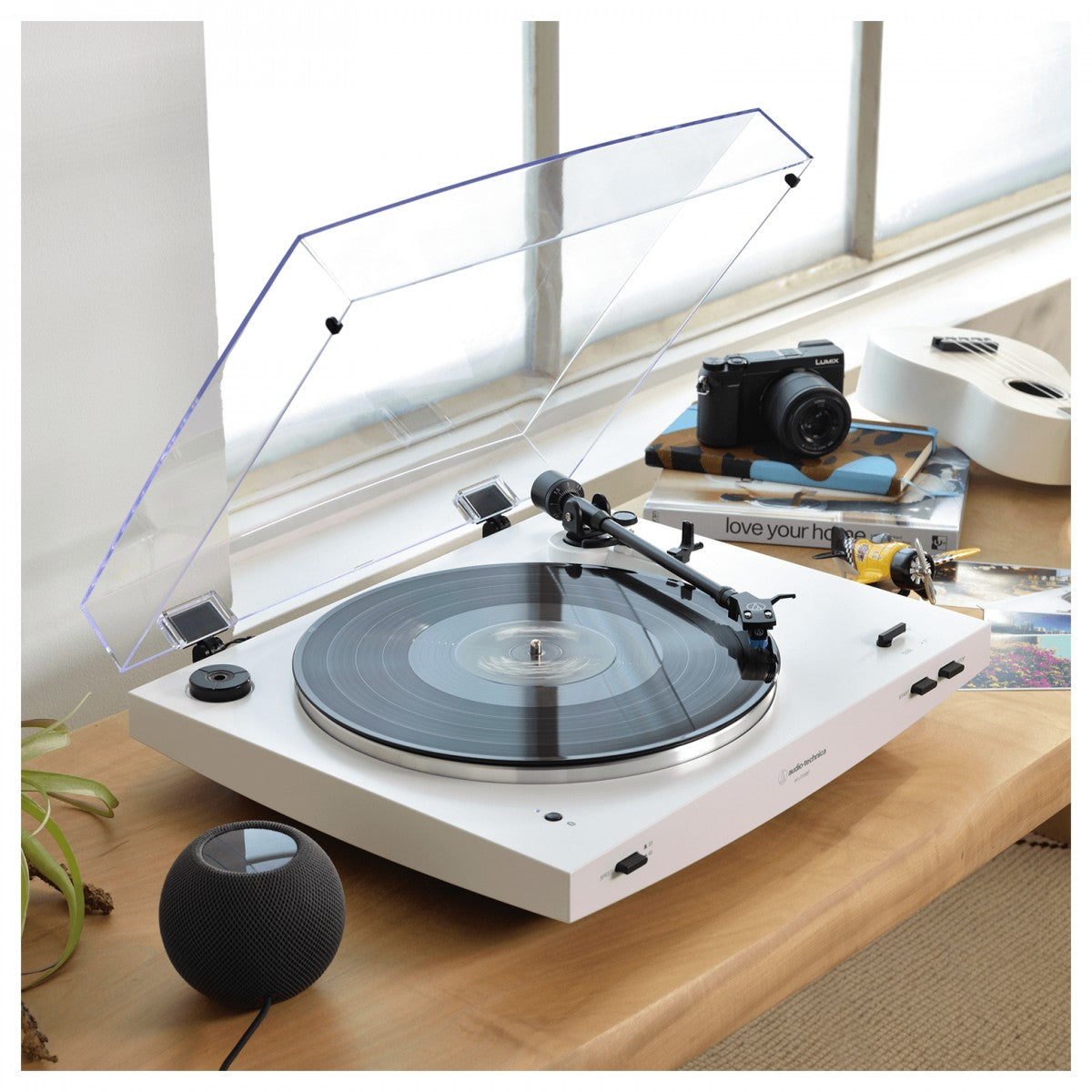 Audio Technica ATLP3XBT Fully Automatic Belt-Drive Bluetooth Turntable White Ex-Display Clearance