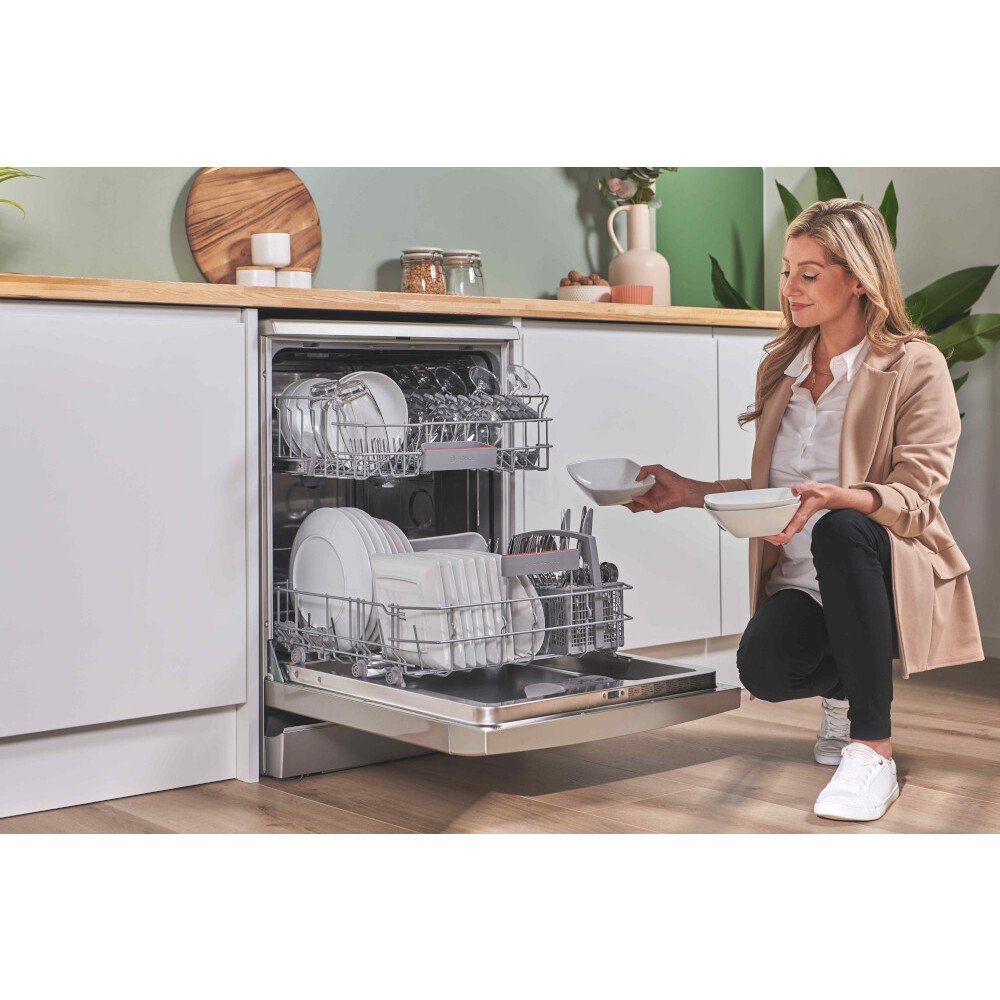 Bosch SMS4EKI06G Series 4 Freestanding 60cm Full Size Dishwasher 13 Place Settings Silver