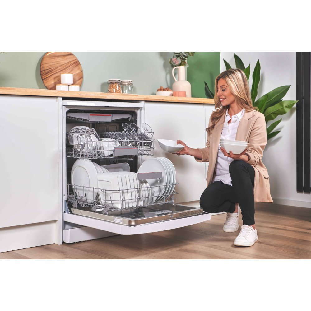 Bosch SMS6ZCW10G Series 6 Freestanding 60cm Full Size Dishwasher with 14 Place Settings White